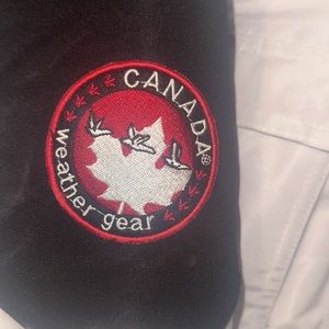 🎉HOST PICK!!❤️Canada 🇨🇦 Winter Coat
